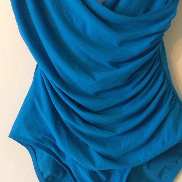 JANTZEN Women’s Solid Drape One-Piece Swimsuit. 8 - Picture 2 of 8